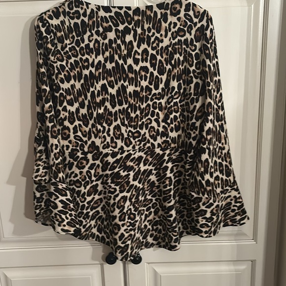 CHICO’S Animal print knit top. excellent condition. Size 0, XS peplum - Picture 6 of 9